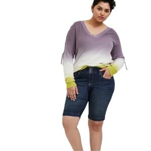 Sz14 Torrid Bermuda Jegging Super Soft High Rise Med Wash Distressed short GUC